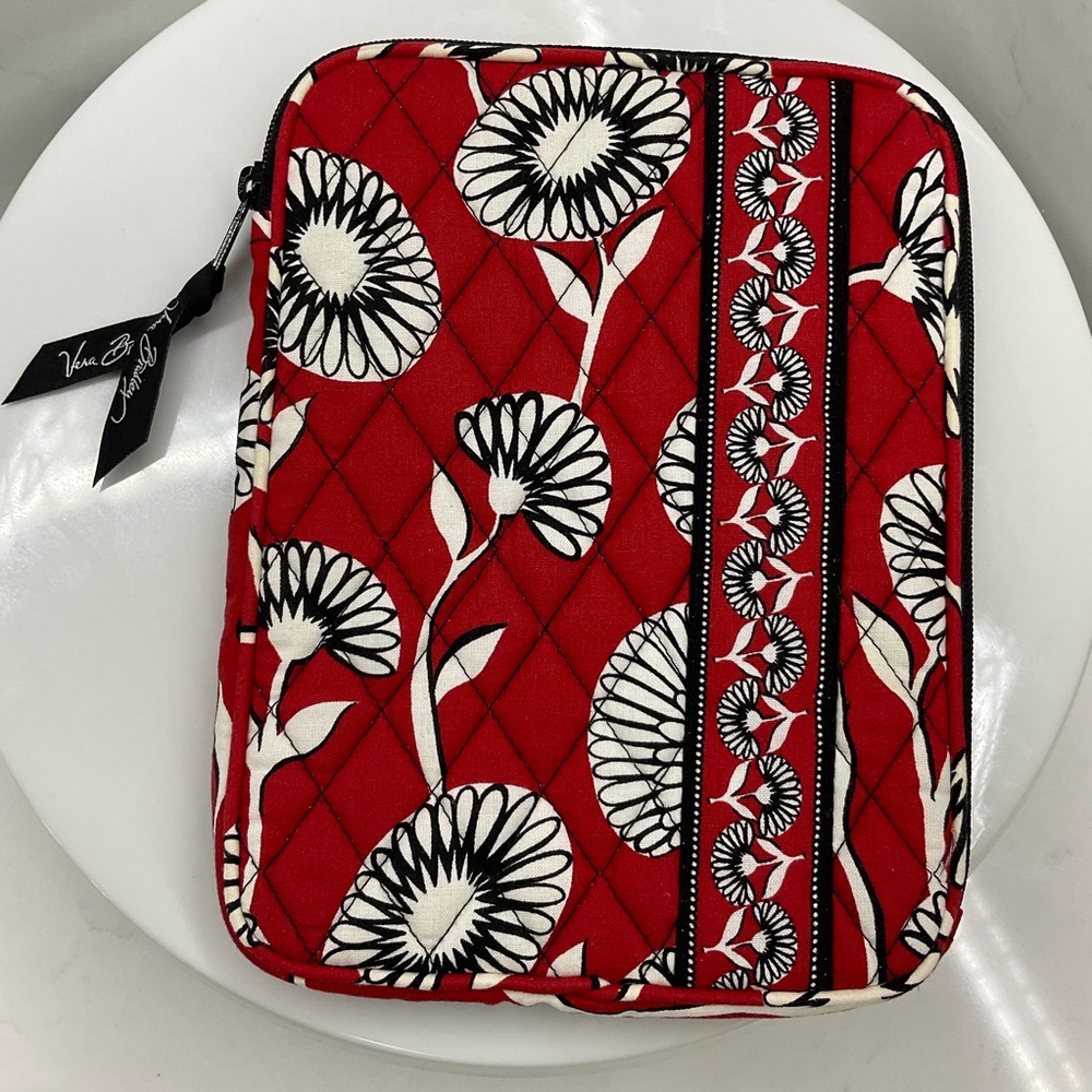 Vera Bradley Deco Daisy E-Reader Sleeve Red/black/white floral